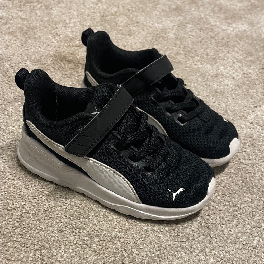 Puma Kids Black and white Sneakers